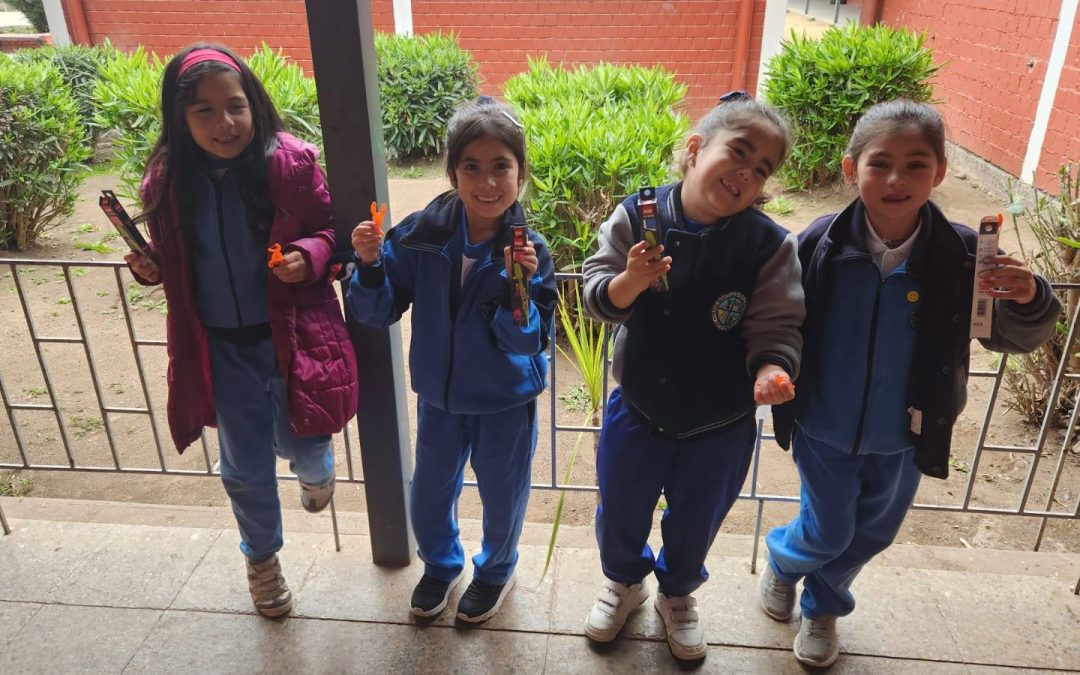 Entrega de kit dental a 1BA